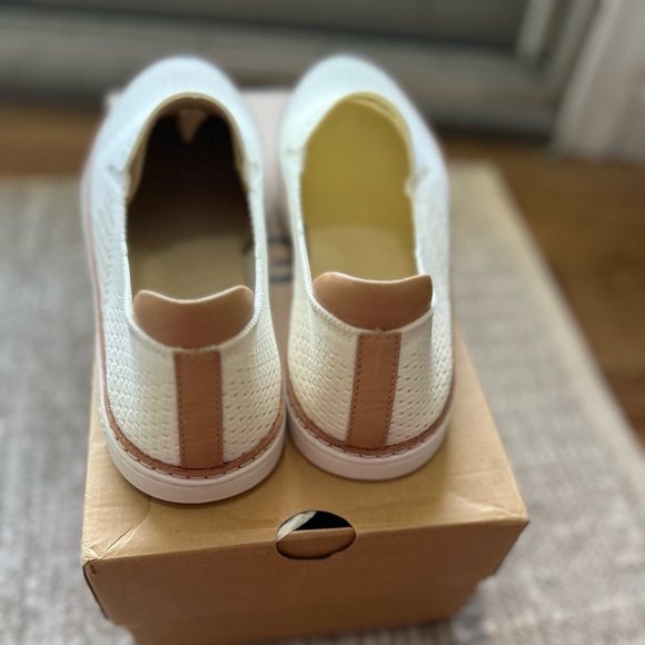 UGG Sammy white size 10 - Picture 2 of 5